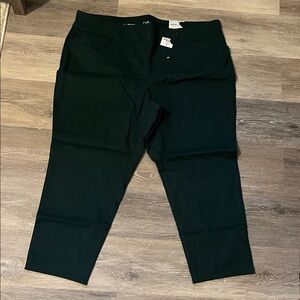 Forest Green Stretch Pull-On Cropped Pants